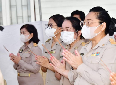 พิธีบูชาศาลสมเด็จพระปิยะมหาราช ศาลกรมพระจันทบุรีนฤนาท ... พารามิเตอร์รูปภาพ 4