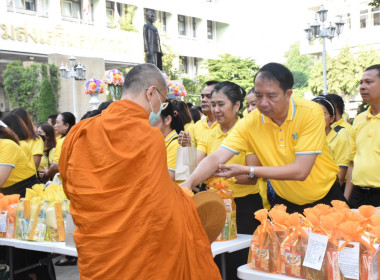 พิธีทำบุญตักบาตรถวายเป็นพระราชกุศล เนื่องในวันนวมินทรมหาราช ... พารามิเตอร์รูปภาพ 6