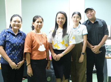 ผู้อำนวยการฯ ร่วมแสดงความยินดีและถ่ายภาพรวม กับ นางสาววาสนา ... พารามิเตอร์รูปภาพ 5