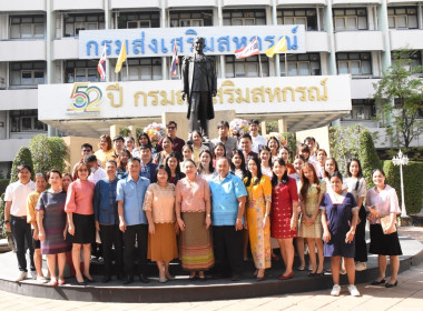 บุคลากรกองฯ ร่วมตักบาตรข้าวสารอาหารแห้งแด่พระภิกษุสงฆ์ ... พารามิเตอร์รูปภาพ 11