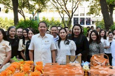 บุคลากร กพน. ร่วมตักบาตรข้าวสารอาหารแห้ง ... พารามิเตอร์รูปภาพ 1