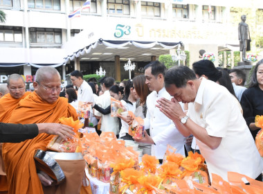 บุคลากร กพน. ร่วมตักบาตรข้าวสารอาหารแห้ง ... พารามิเตอร์รูปภาพ 11