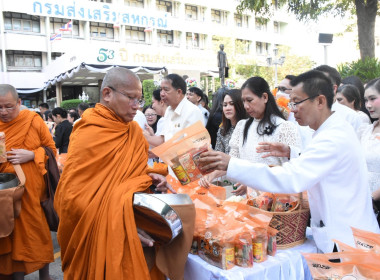 บุคลากร กพน. ร่วมตักบาตรข้าวสารอาหารแห้ง ... พารามิเตอร์รูปภาพ 12