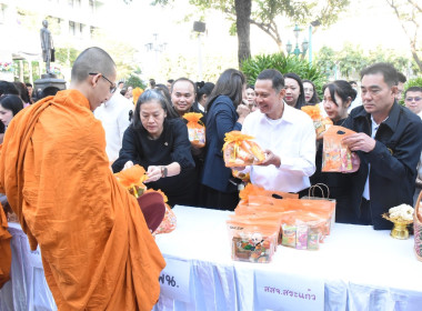 บุคลากร กพน. ร่วมตักบาตรข้าวสารอาหารแห้ง ... พารามิเตอร์รูปภาพ 17