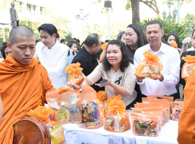 บุคลากร กพน. ร่วมตักบาตรข้าวสารอาหารแห้ง ... พารามิเตอร์รูปภาพ 18