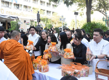 บุคลากร กพน. ร่วมตักบาตรข้าวสารอาหารแห้ง ... พารามิเตอร์รูปภาพ 20