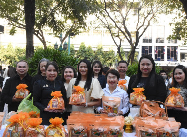 บุคลากร กพน. ร่วมตักบาตรข้าวสารอาหารแห้ง ... พารามิเตอร์รูปภาพ 5