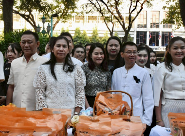 บุคลากร กพน. ร่วมตักบาตรข้าวสารอาหารแห้ง ... พารามิเตอร์รูปภาพ 7
