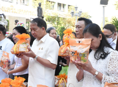 บุคลากร กพน. ร่วมตักบาตรข้าวสารอาหารแห้ง ... พารามิเตอร์รูปภาพ 9