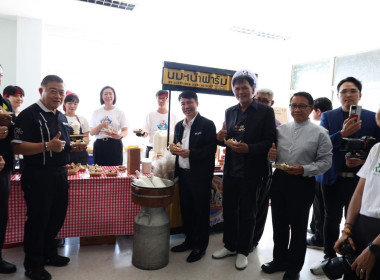 ปลัดกระทรวงเกษตรและสหกรณ์ พร้อมด้วย อธิบดีกรมส่งเสริมสหกรณ์ ... พารามิเตอร์รูปภาพ 9