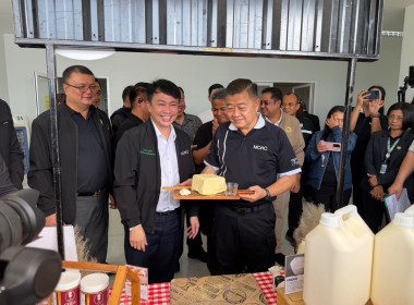 ปลัดกระทรวงเกษตรและสหกรณ์ พร้อมด้วย อธิบดีกรมส่งเสริมสหกรณ์ ... พารามิเตอร์รูปภาพ 13