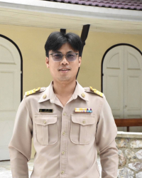 นายมนัส นูชิต